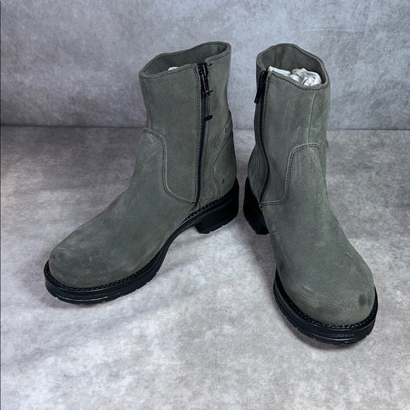 NWOT La Canadienne Gavan US 6 1/2 Gray Suede Waterproof Ankle Boot - Picture 1 of 12
